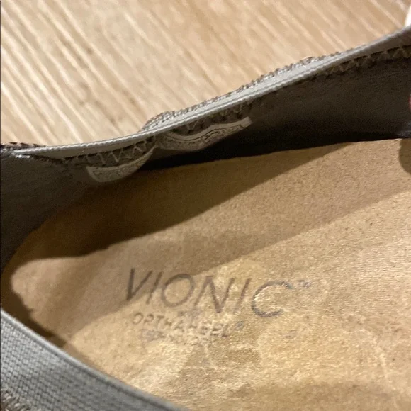 Vionic Women's Flats - Picture 2 of 4
